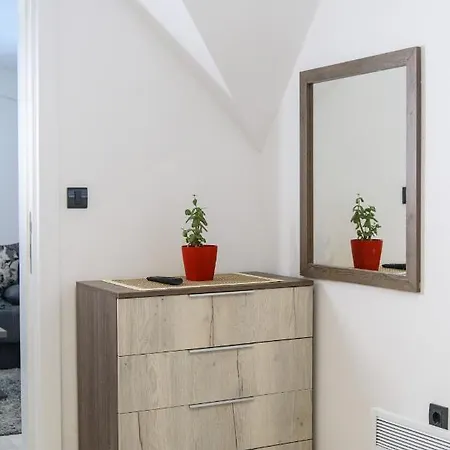 Leki Apartment