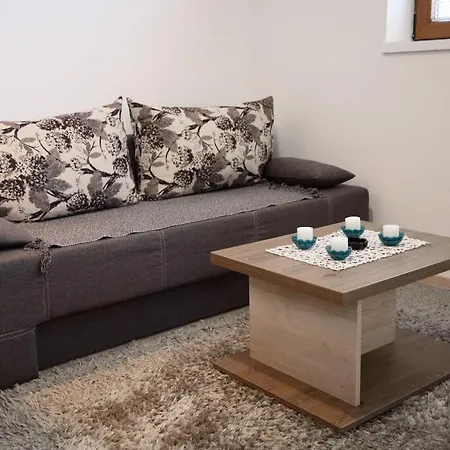 Leki Apartment *